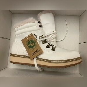 White Mountain Cream Fur-Lined Lace-Up Boots
